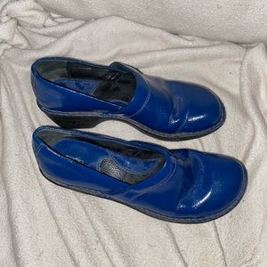 Born women shoes size 7.5 Blue